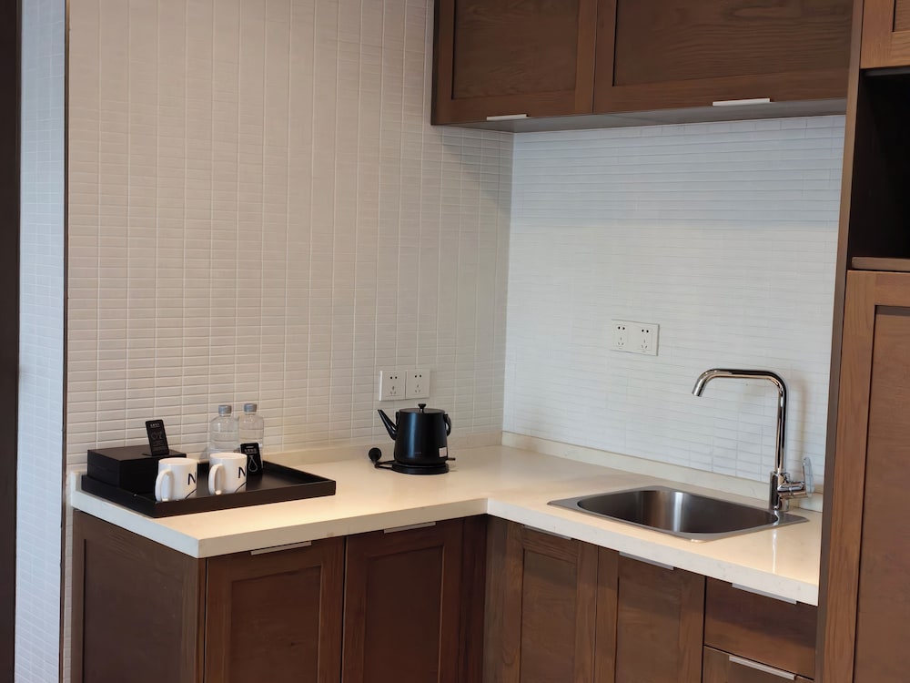 Suite Deluxe con 2 camas individuales del hotel Novotel Suites Shanghai Hongqiao. Foto 2
