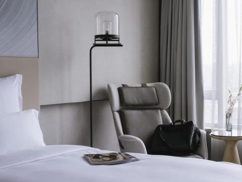 Deluxe King Suite with City View - Lounge Access del hotel Pullman Shanghai Qingpu Excellence