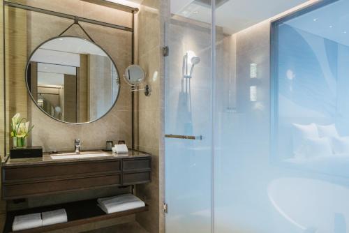 Deluxe King Suite with City View - Lounge Access del hotel Pullman Shanghai Qingpu Excellence. Foto 6