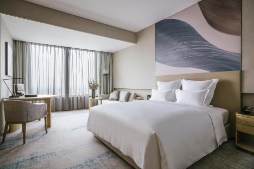 Habitación Doble Superior con vistas a la ciudad - Cama doble grande del hotel Pullman Shanghai Qingpu Excellence. Foto 10