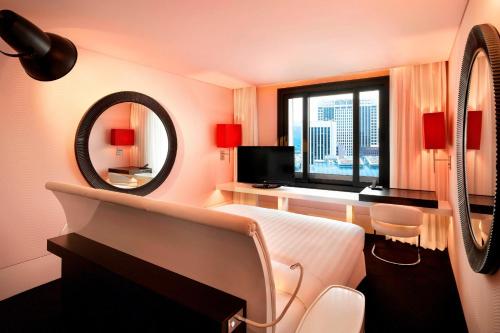 Habitación Deluxe Club del hotel The Plaza Seoul, Autograph Collection. Foto 3