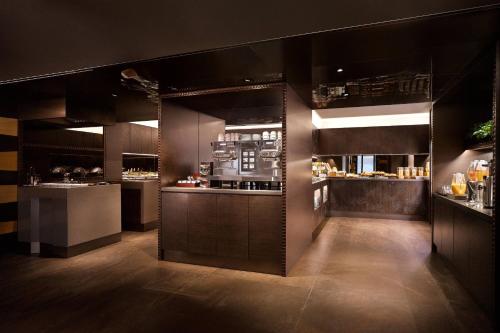 Suite residencial con 1 cama extragrande y acceso al Club Lounge del hotel The Plaza Seoul, Autograph Collection. Foto 7