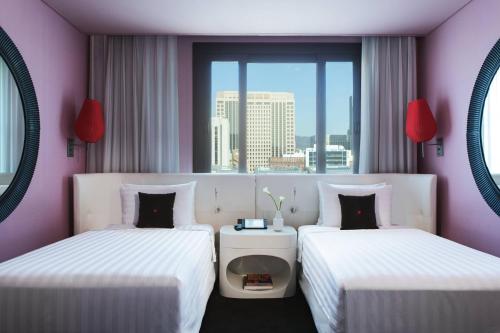 Habitación Doble Deluxe Club con acceso al club lounge - 2 camas del hotel The Plaza Seoul, Autograph Collection. Foto 3