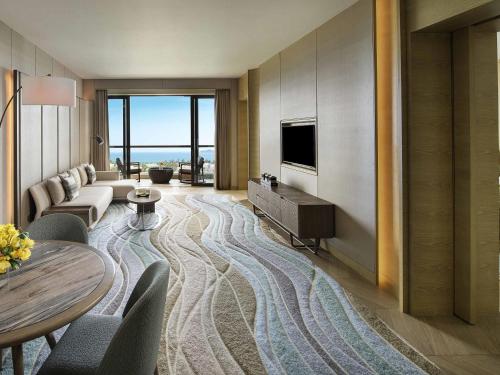 SUITE FAMILIAR PREMIUM CON VISTAS AL OCEANO, DOS CAMAS, Acceso Club Millésime, 2 Camas King del hotel Sofitel Sanya Leeman Resort. Foto 2