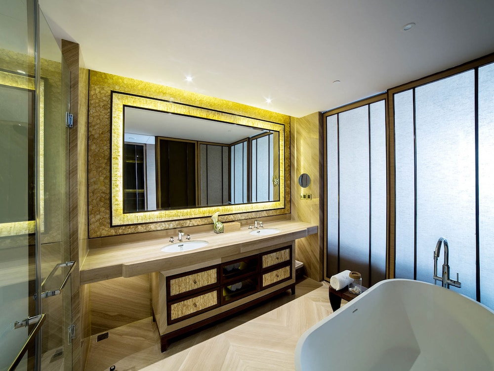 HABITACIÓN DE LUJO, 1 Cama King, Acceso a Piscina de Laguna del hotel Sofitel Sanya Leeman Resort. Foto 4