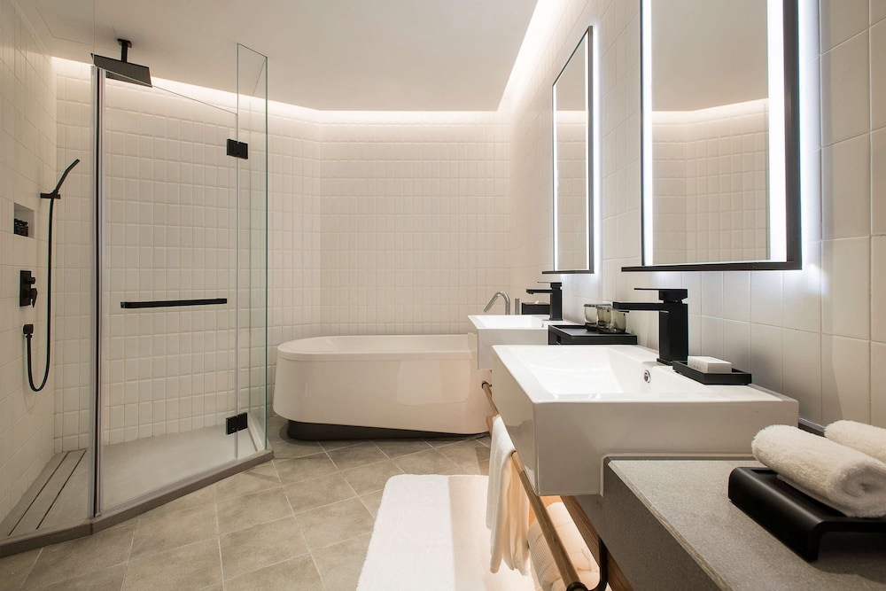 Suite Deluxe Wellness, 1 cama King del hotel BEI Zhaolong Hotel, JdV by Hyatt. Foto 7