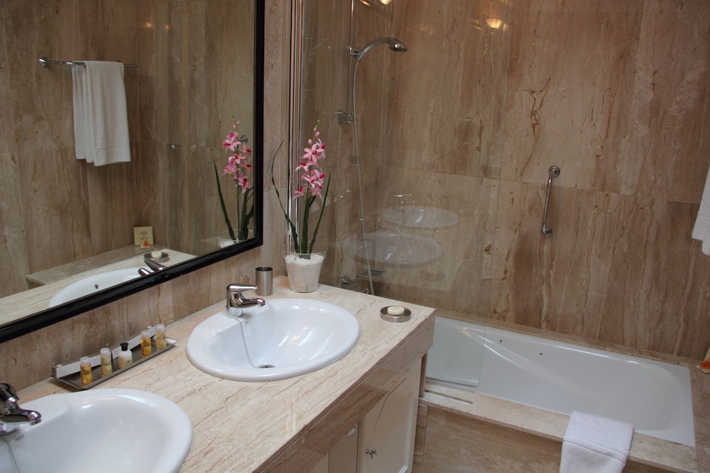Habitación estándar con 1 cama doble o 2 individuales del hotel Villa Vik – Boutique. Foto 2