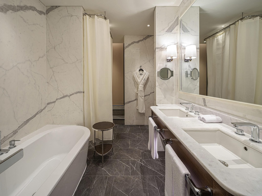 Suite junto a la Piscina con 1 Cama King del hotel The Ambassador Seoul - A Pullman