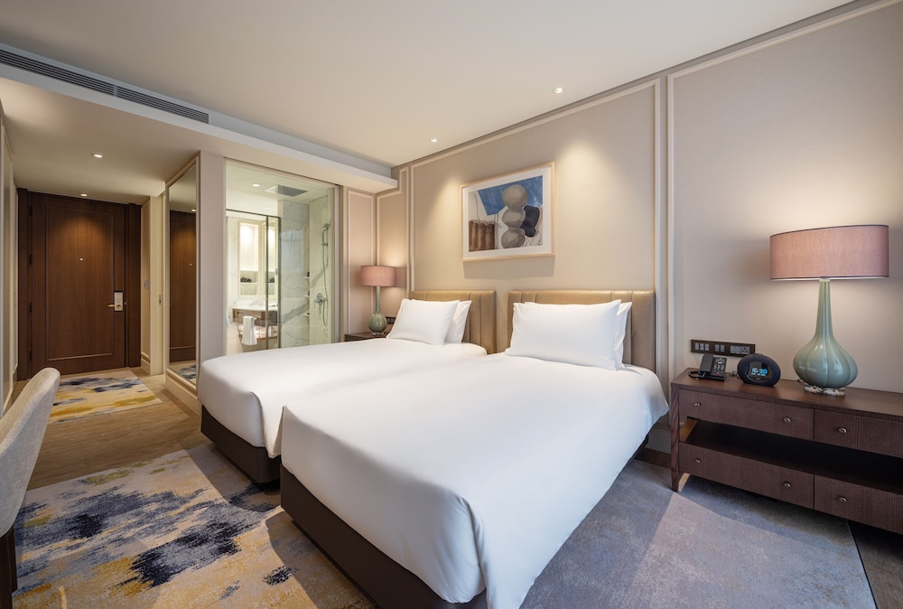 Habitación superior con 2 camas individuales del hotel The Ambassador Seoul - A Pullman. Foto 1