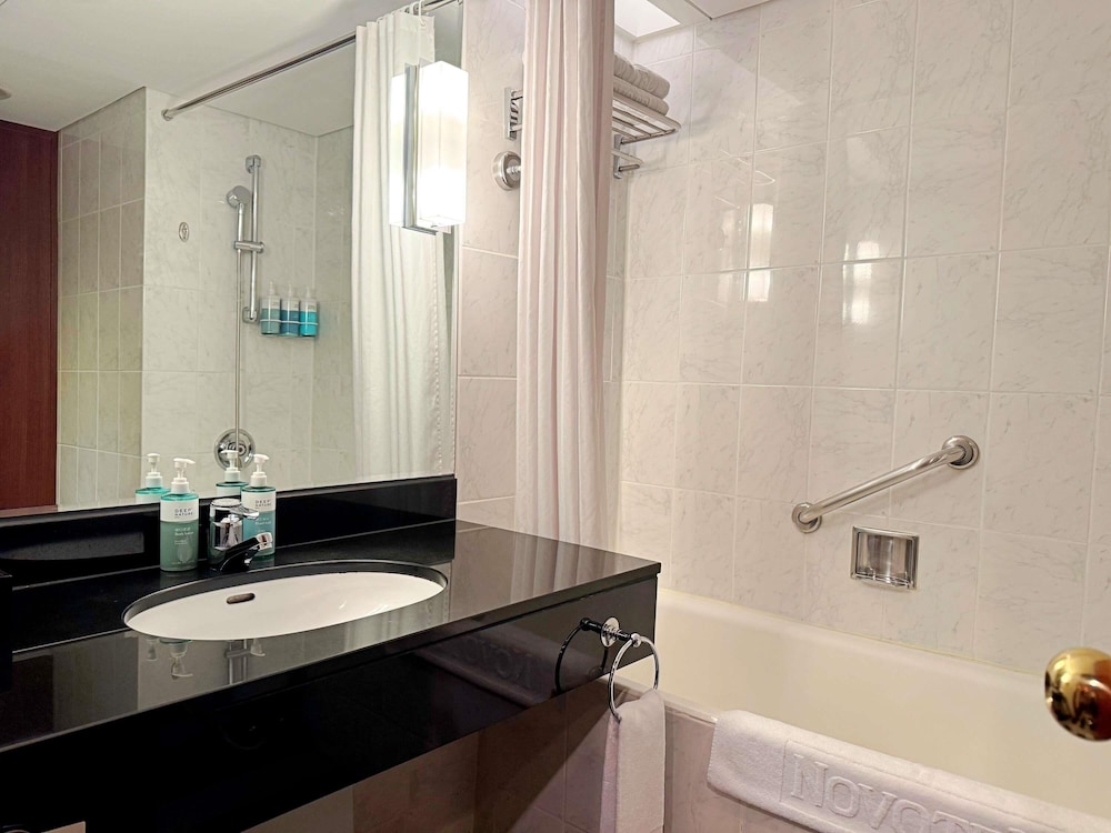 Habitación Superior con 1 cama doble del hotel Novotel Ambassador Seoul Gangnam. Foto 5