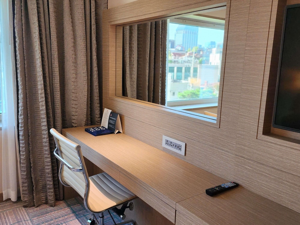 Habitación Superior con 1 cama doble del hotel Novotel Ambassador Seoul Gangnam. Foto 6