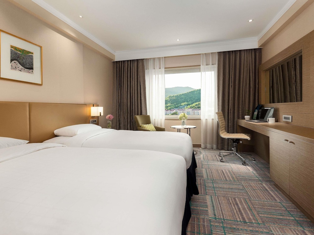 Habitación superior con 2 camas individuales del hotel Novotel Ambassador Seoul Gangnam. Foto 2