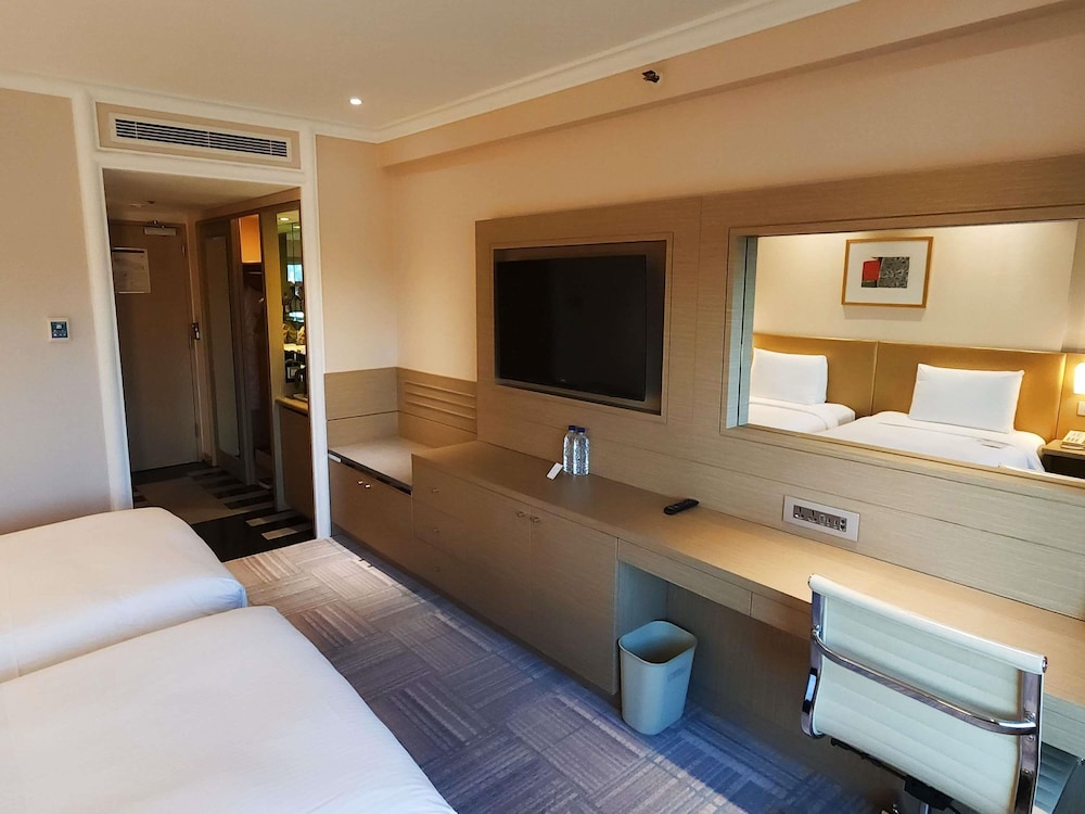 Habitación superior con 2 camas individuales del hotel Novotel Ambassador Seoul Gangnam. Foto 5