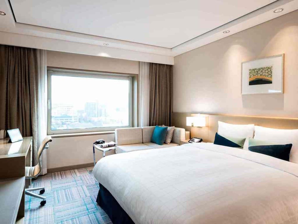 Habitación Ejecutiva con 1 cama queen del hotel Novotel Ambassador Seoul Gangnam. Foto 3
