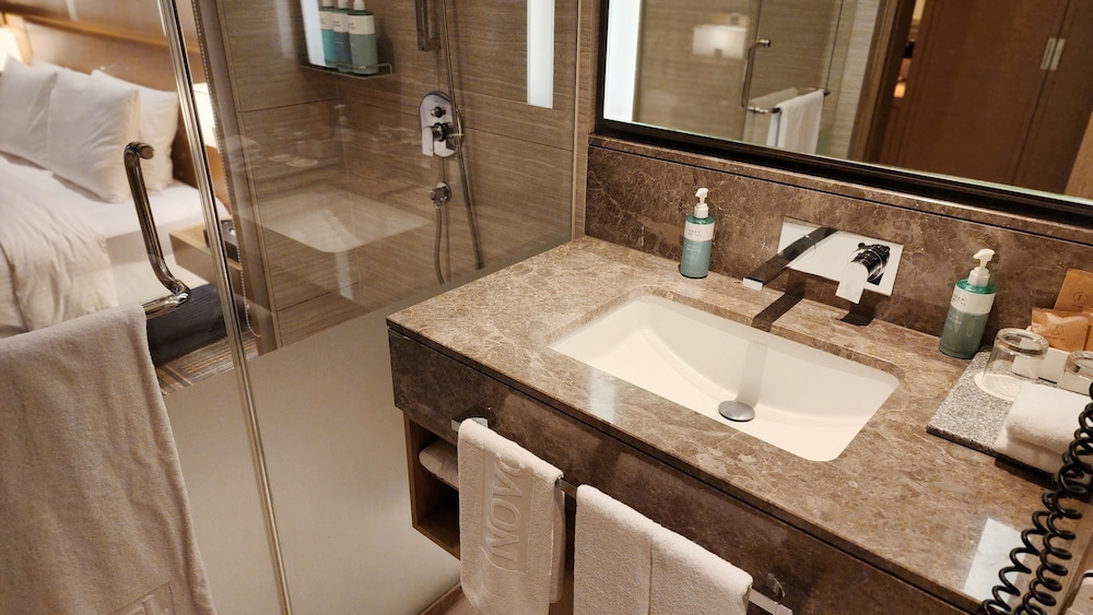 Habitación Ejecutiva con 1 cama queen del hotel Novotel Ambassador Seoul Gangnam. Foto 6