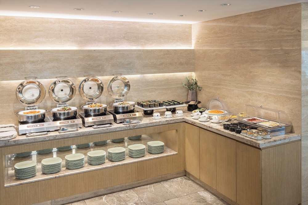 Habitación Ejecutiva con 1 cama queen del hotel Novotel Ambassador Seoul Gangnam. Foto 9
