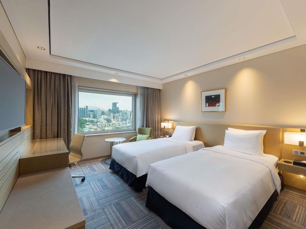 Habitación ejecutiva con 2 camas individuales del hotel Novotel Ambassador Seoul Gangnam. Foto 1