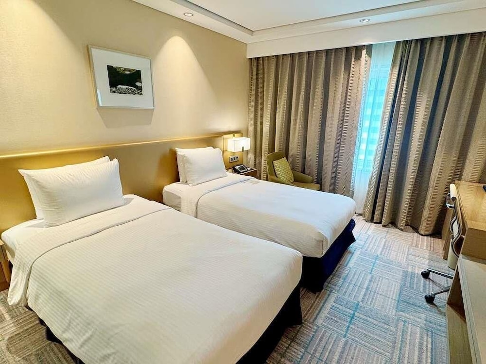 Habitación ejecutiva con 2 camas individuales del hotel Novotel Ambassador Seoul Gangnam. Foto 5