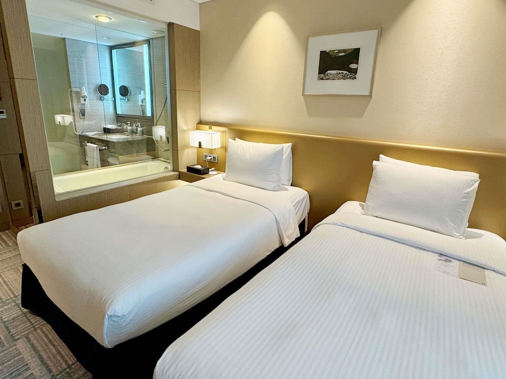 Habitación ejecutiva con 2 camas individuales del hotel Novotel Ambassador Seoul Gangnam. Foto 6