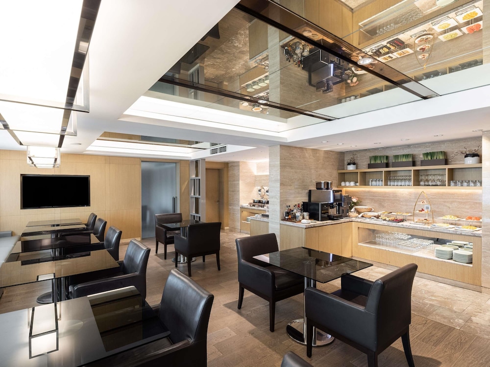 Habitación ejecutiva con 2 camas individuales del hotel Novotel Ambassador Seoul Gangnam. Foto 9