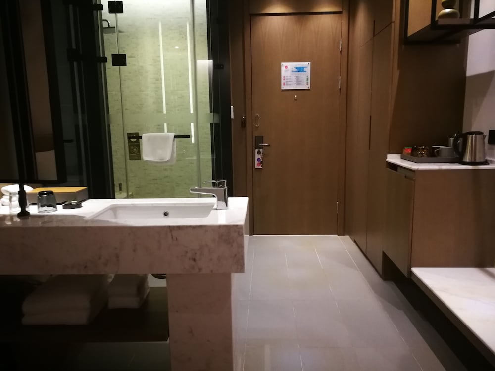 Habitación ejecutiva con 1 cama king size del hotel Novotel Deqing Moganshan