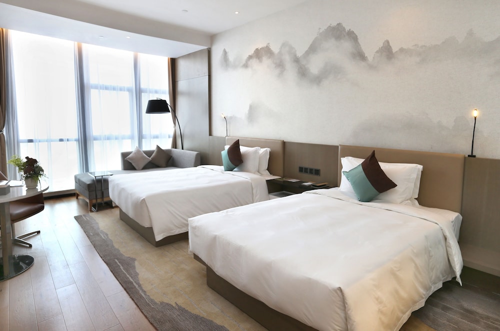 Habitación estándar con 2 camas individuales del hotel Novotel Deqing Moganshan. Foto 1