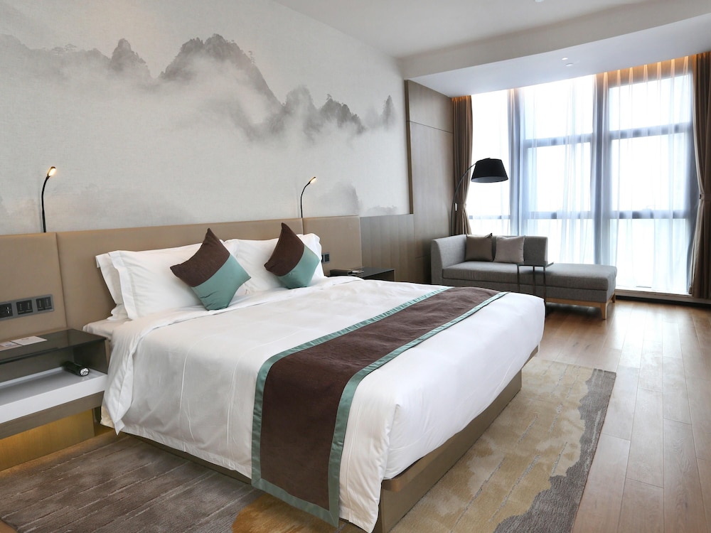 Habitación Superior con 1 cama king size, lado jardín del hotel Novotel Deqing Moganshan. Foto 3