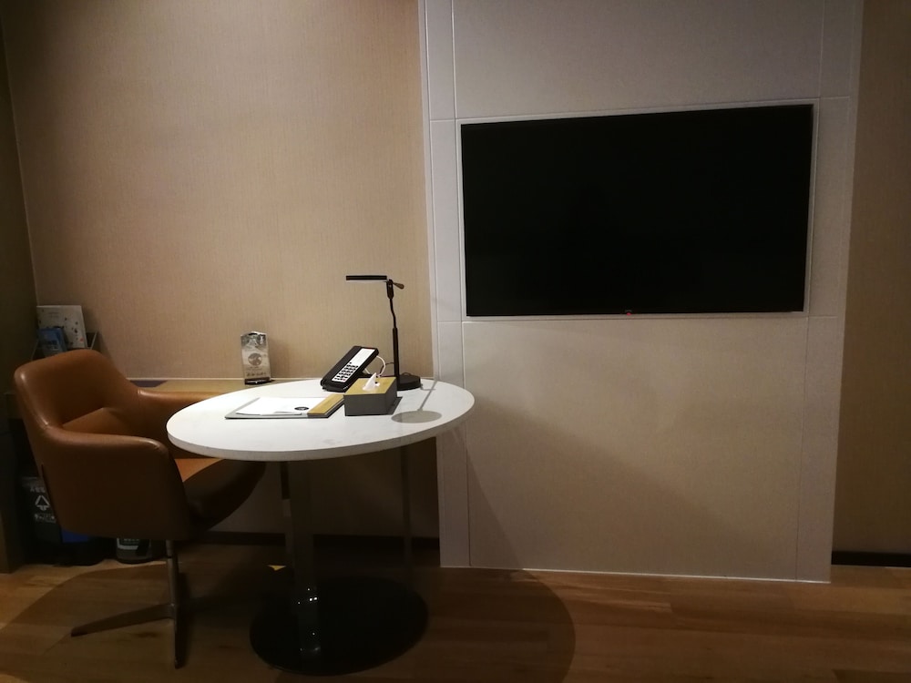 Habitación Superior con 1 cama king size, lado jardín del hotel Novotel Deqing Moganshan. Foto 4