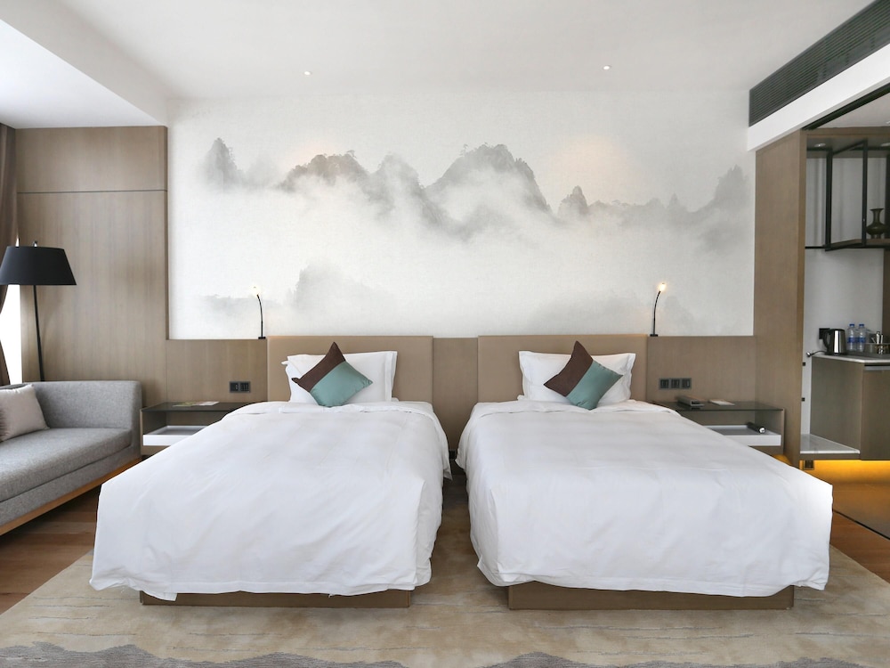 Habitación Deluxe con 2 camas individuales del hotel Novotel Deqing Moganshan. Foto 1
