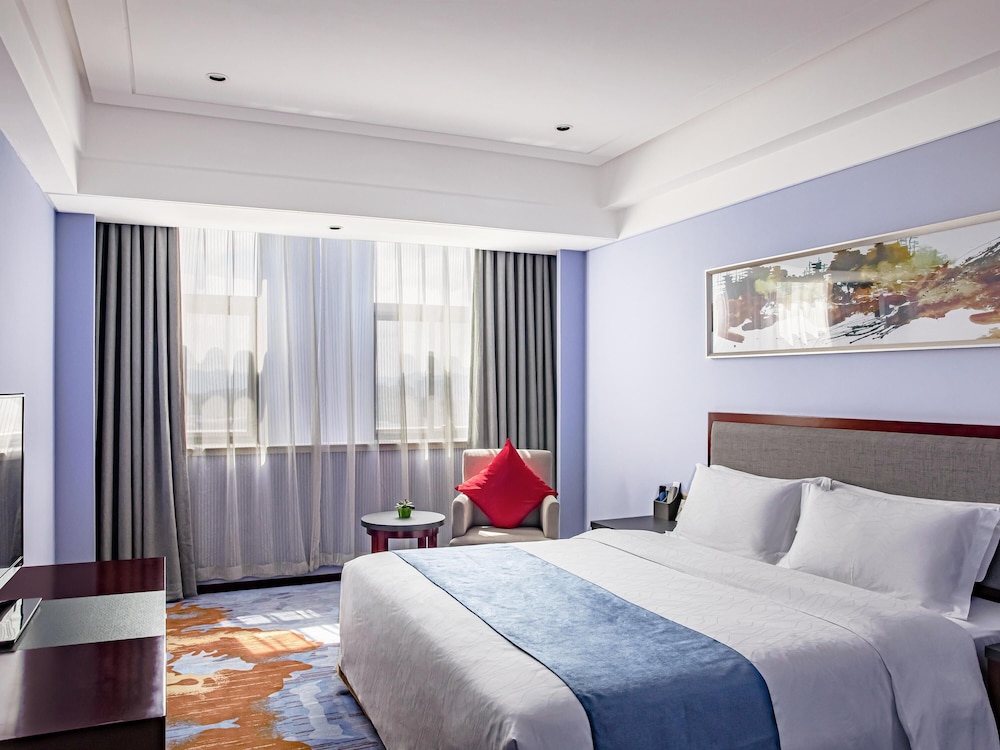 Suite superior con 1 cama king size del hotel Novotel Guiyang Panjiang. Foto 8