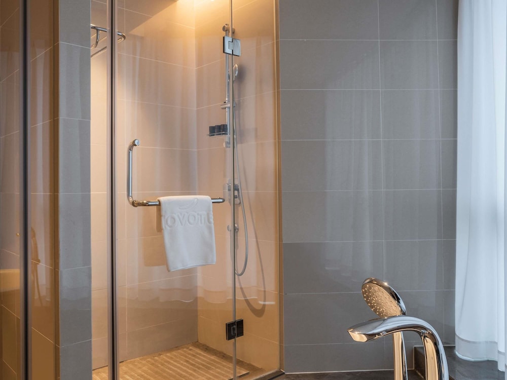 Suite Junior con una Cama King Size del hotel Novotel Zhengzhou Airport