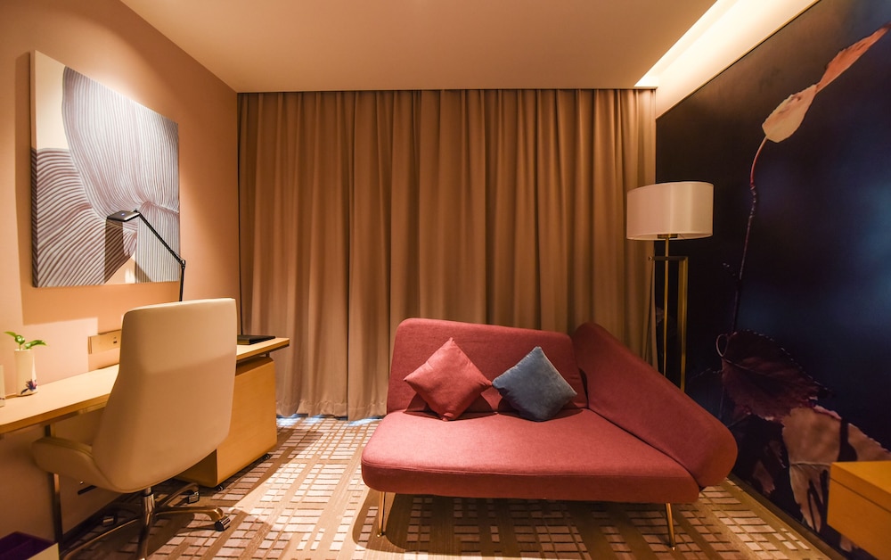 Habitación superior con 2 camas individuales del hotel Novotel Zhengzhou Airport. Foto 2