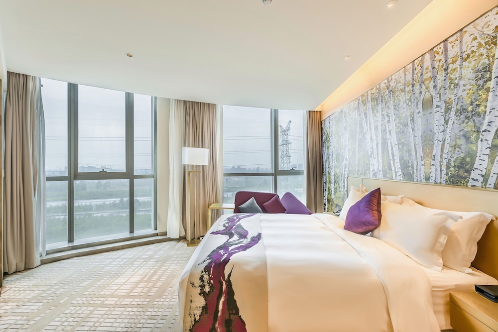 Suite Junior con una Cama King Size del hotel Novotel Zhengzhou Airport. Foto 5