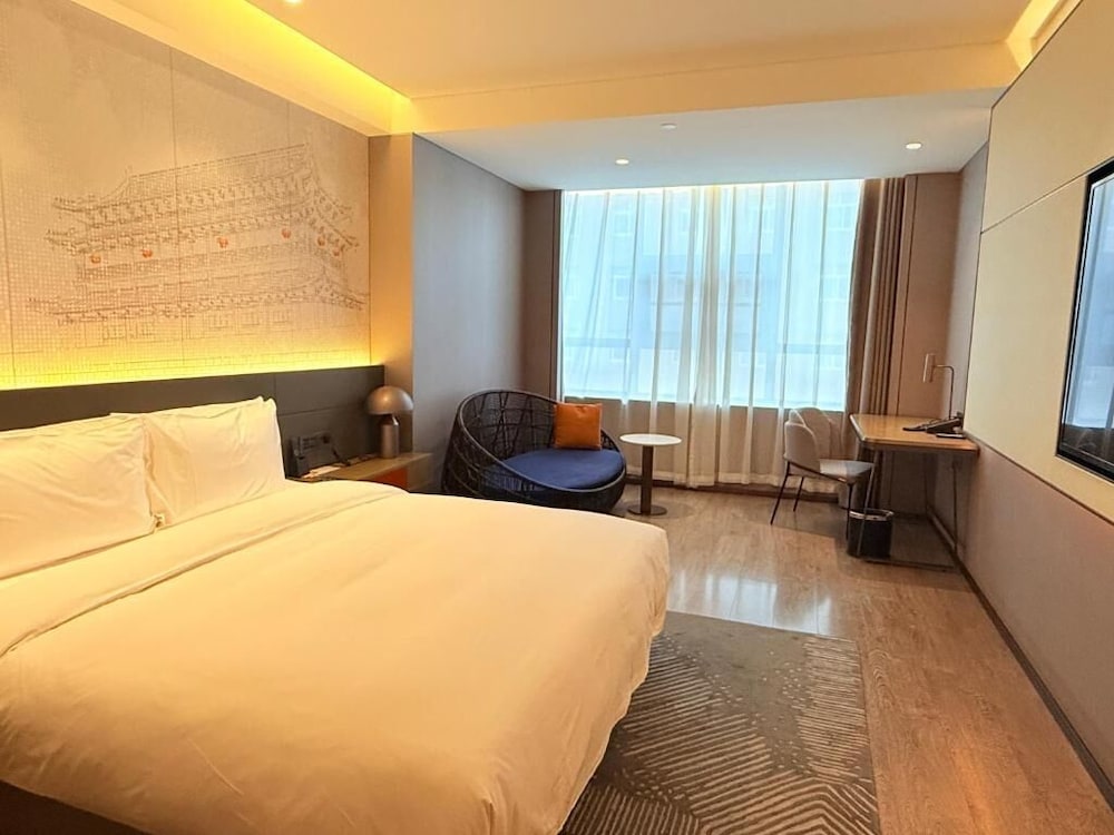 Habitación Deluxe con una cama King size del hotel Novotel Xi'an The Bell Tower. Foto 1