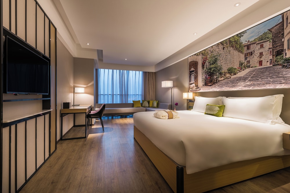 Privilege, Habitación, 1 cama de matrimonio grande del hotel Mercure Shanghai Hongqiao Railway Station. Foto 1