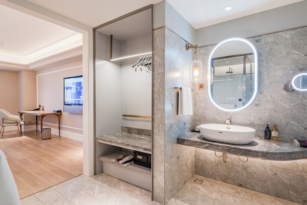 Privilege, Suite, 1 cama de matrimonio grande del hotel Mercure Hohhot Downtown. Foto 3