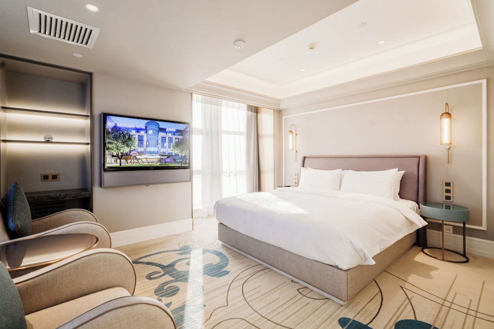 Habitación superior, 1 cama de matrimonio grande del hotel Mercure Hohhot Downtown. Foto 1