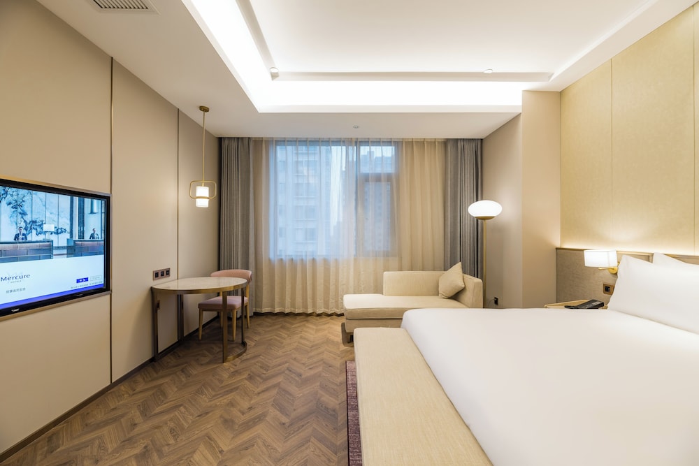 Privilege, Habitación, 1 cama de matrimonio grande del hotel Mercure Changzhou Jintan. Foto 1