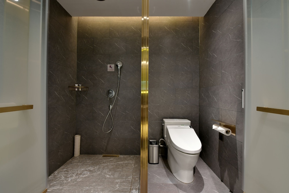 Habitación superior, 1 cama de matrimonio grande del hotel Mercure Taiyuan Jinyang. Foto 5