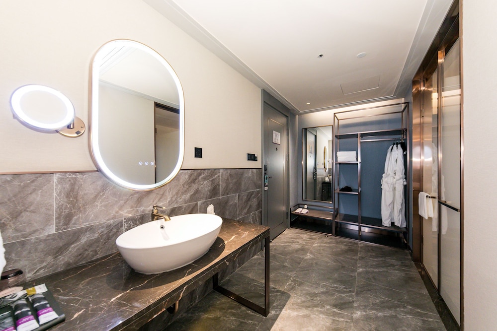 Habitación Estándar con 1 cama king - size del hotel Mercure Xian Qujiang. Foto 3