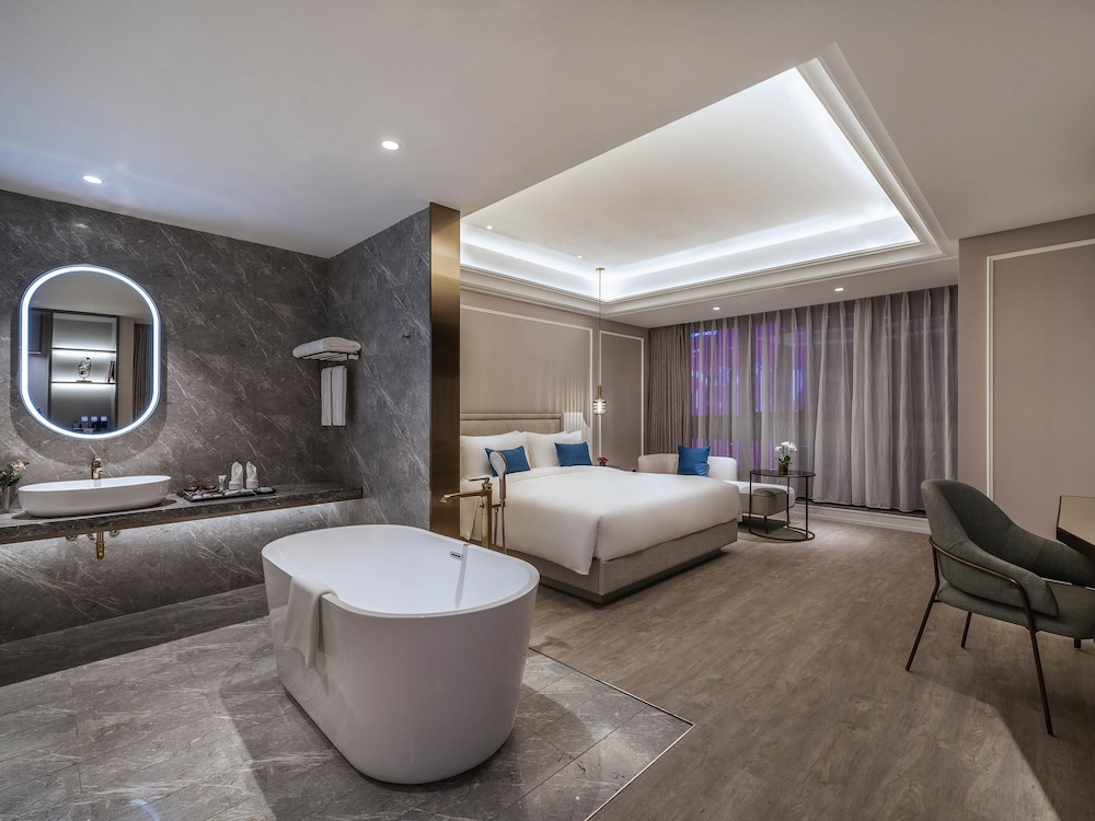 HABITACIÓN SUPERIOR con 1 cama king size del hotel Mercure Hangzhou Xixi Future Tech City. Foto 1