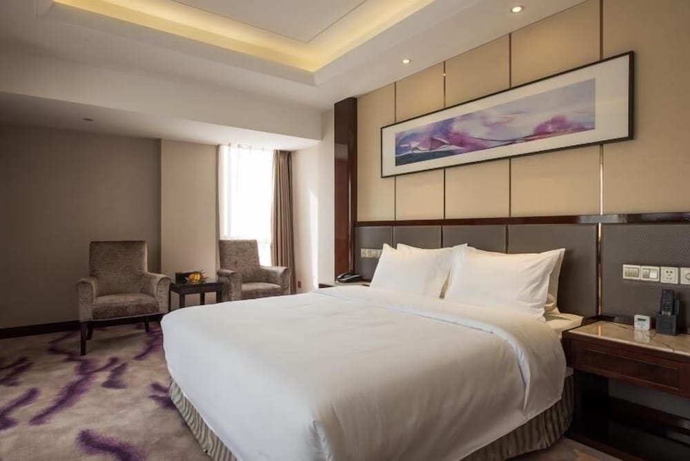 HABITACIÓN SUPERIOR con 1 cama king size del hotel Grand Mercure Wuhan Qiaokou. Foto 3