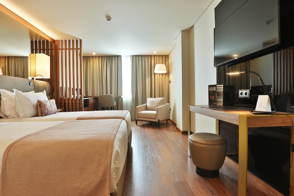 Habitación ejecutiva con 2 camas individuales del hotel Turim Ibéria. Foto 8