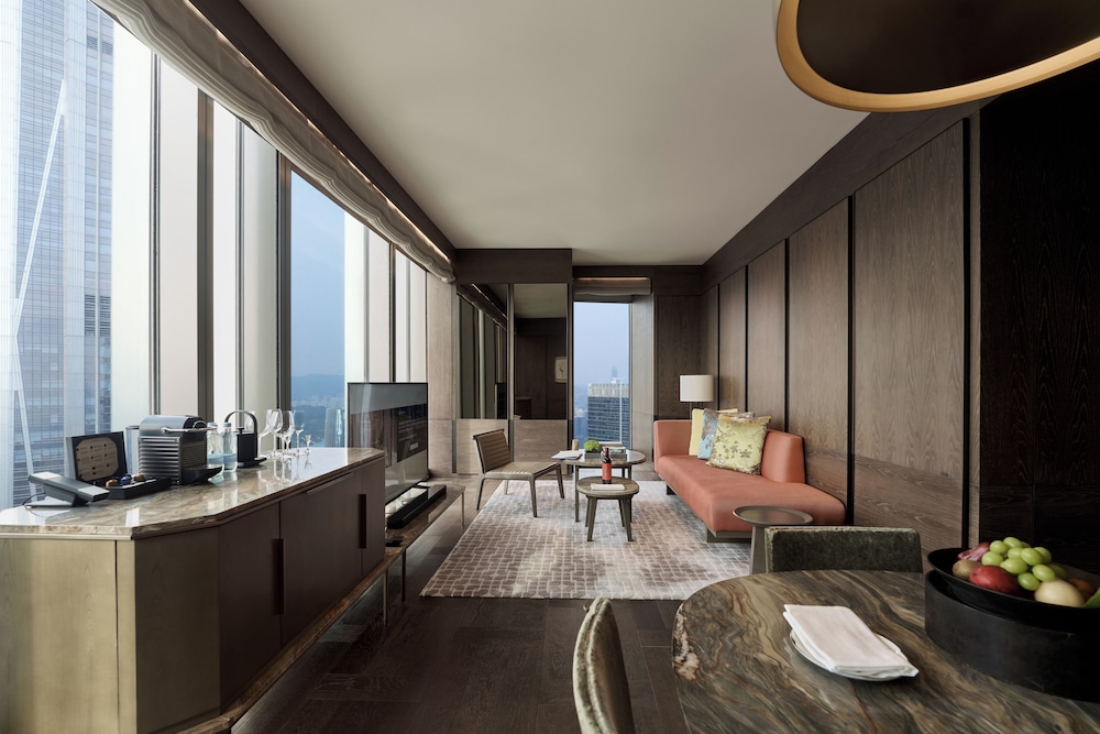 Suite con Vistas al Parque y al Horizonte del hotel Park Hyatt Shenzhen. Foto 3