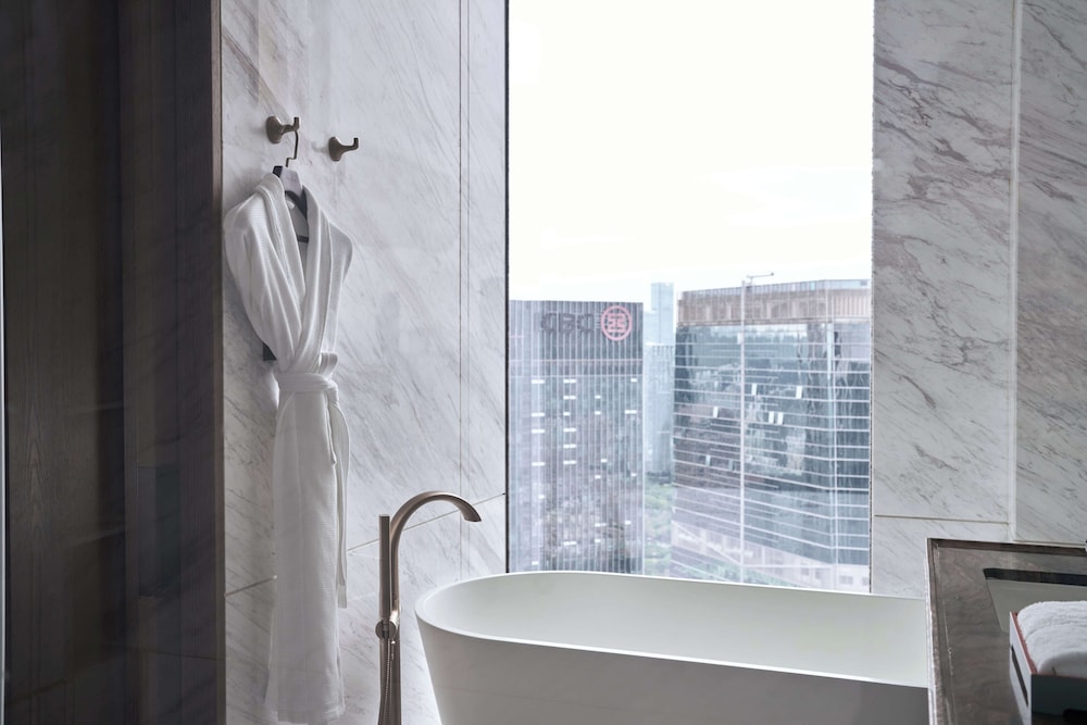1 Cama King del hotel Park Hyatt Shenzhen. Foto 3