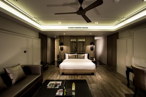 Suite Grand del hotel De Chai the Deco Chiang Mai