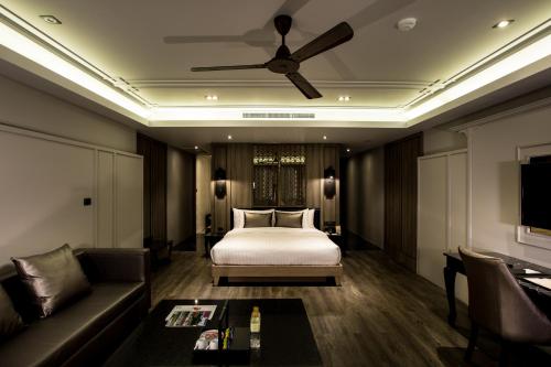 Suite Grand del hotel De Chai the Deco Chiang Mai. Foto 5