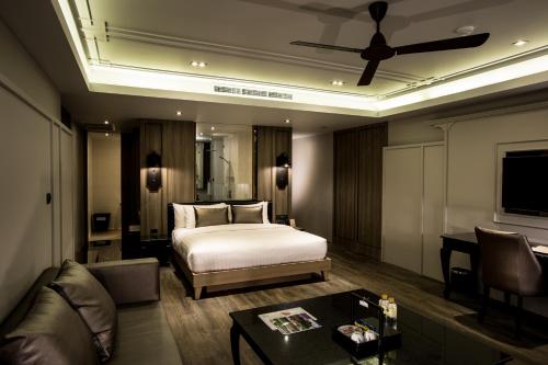 Suite Grand del hotel De Chai the Deco Chiang Mai. Foto 6