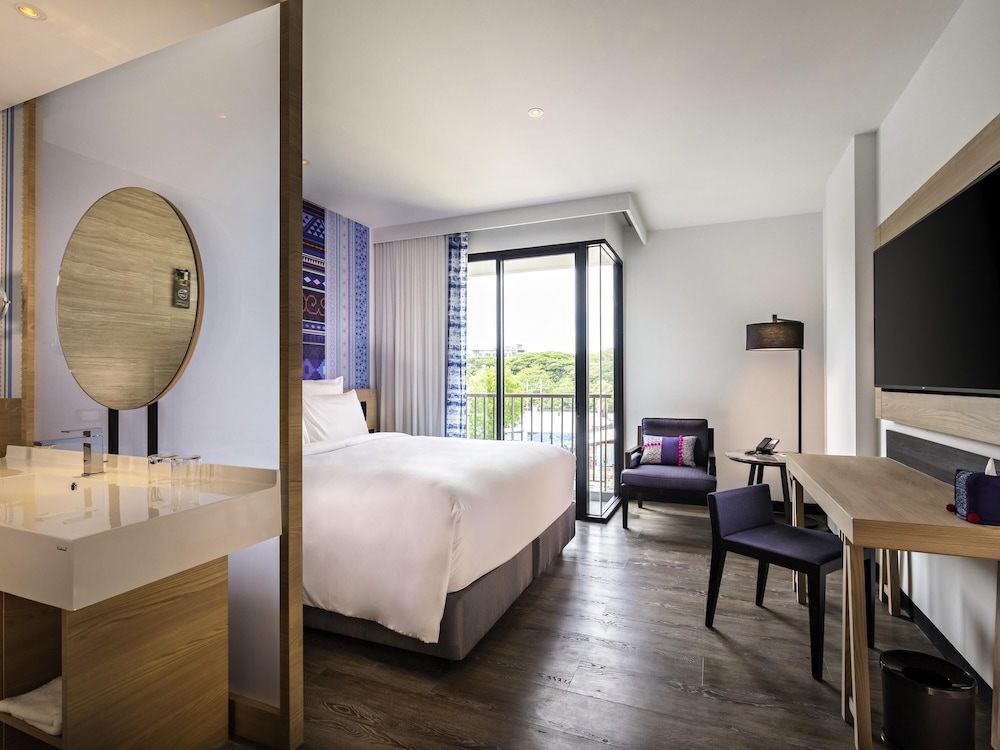 Habitación Superior con Cama King y Balcón del hotel Novotel Chiangmai Nimman Journeyhub. Foto 2