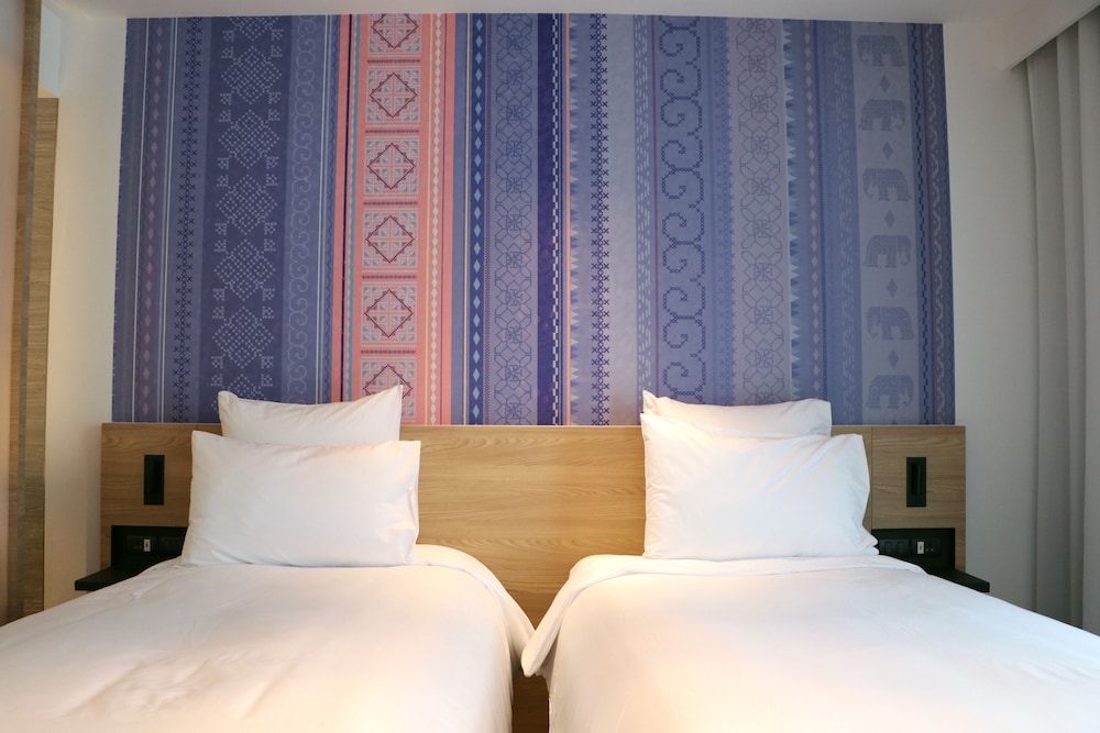 HABITACIÓN SUPERIOR CON DOS CAMAS INDIVIDUALES Y BALCÓN del hotel Novotel Chiangmai Nimman Journeyhub. Foto 1